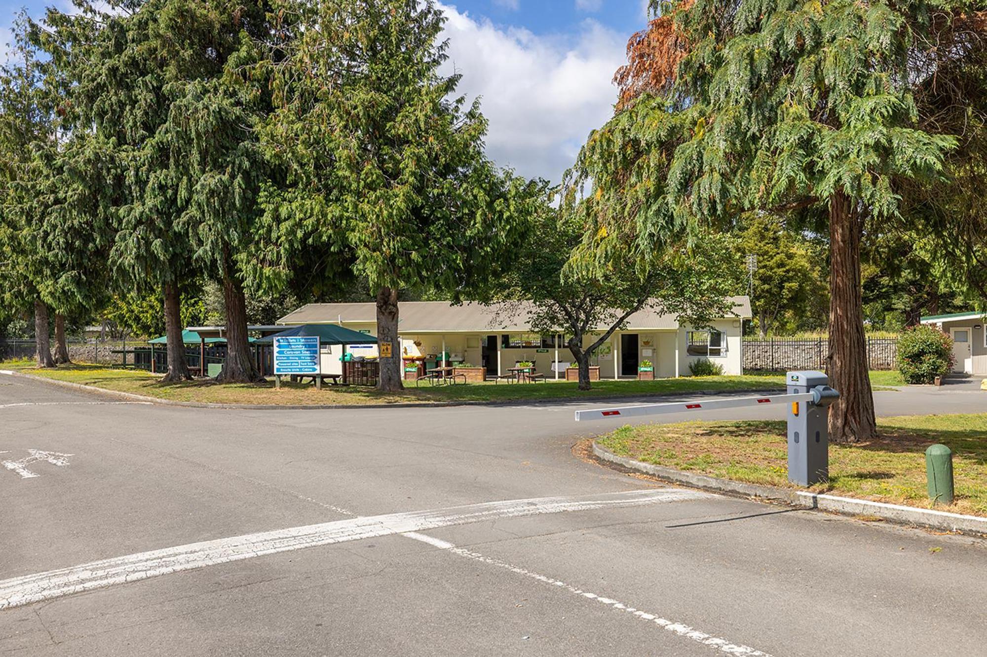 Mawley Holiday Park Masterton Exterior photo